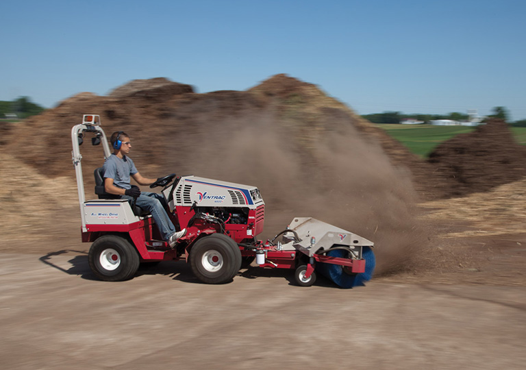 Ventrac hiekanpoistoon ja kadunlakaisuun